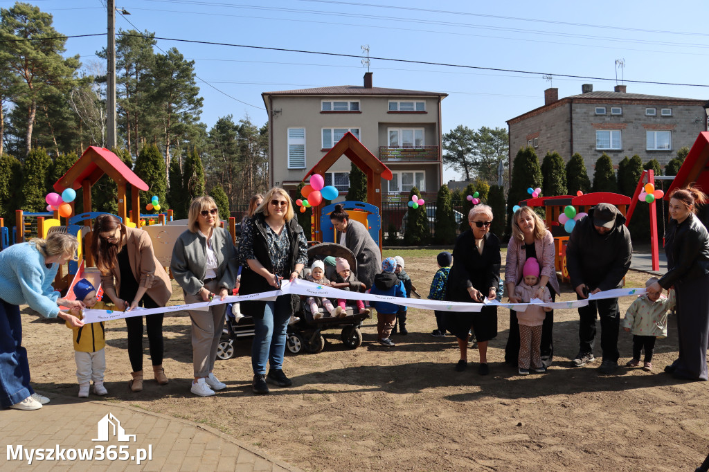 Fotorelacja: Nowe place zabaw przy Żłobkach Gminnych w Poraju i Żarkach-Letnisku