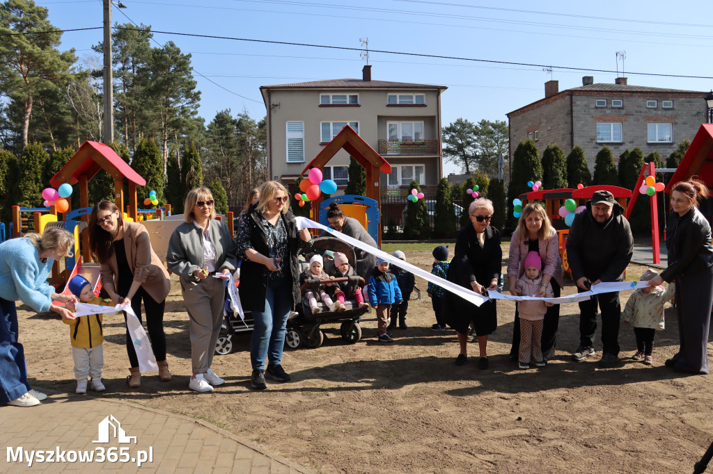 Fotorelacja: Nowe place zabaw przy Żłobkach Gminnych w Poraju i Żarkach-Letnisku