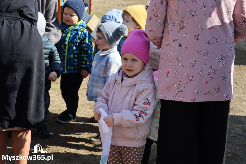 Fotorelacja: Nowe place zabaw przy Żłobkach Gminnych w Poraju i Żarkach-Letnisku