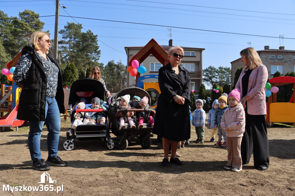 Fotorelacja: Nowe place zabaw przy Żłobkach Gminnych w Poraju i Żarkach-Letnisku