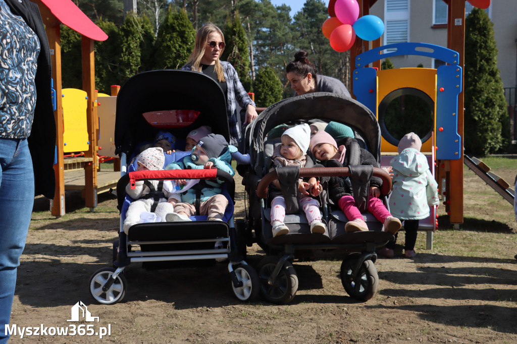 Fotorelacja: Nowe place zabaw przy Żłobkach Gminnych w Poraju i Żarkach-Letnisku