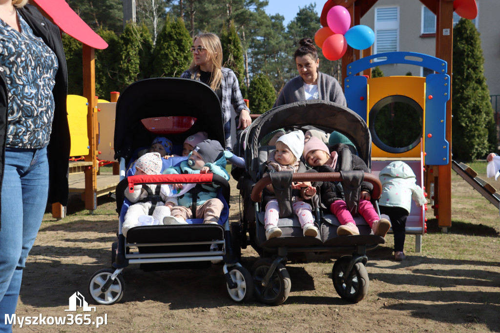 Fotorelacja: Nowe place zabaw przy Żłobkach Gminnych w Poraju i Żarkach-Letnisku