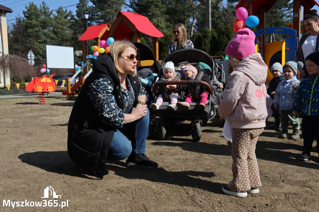 Fotorelacja: Nowe place zabaw przy Żłobkach Gminnych w Poraju i Żarkach-Letnisku