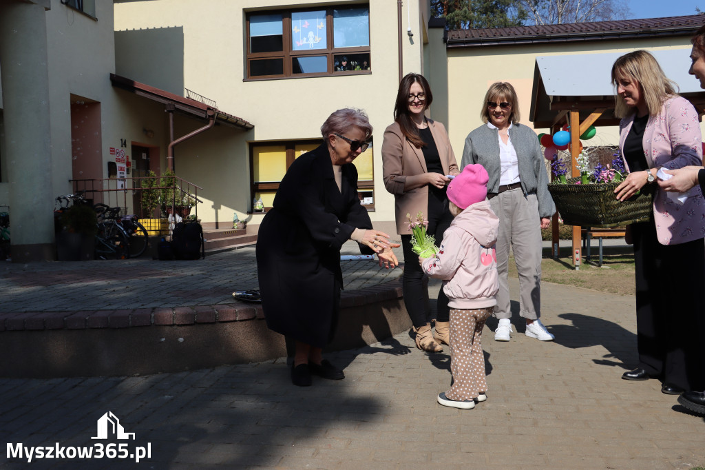 Fotorelacja: Nowe place zabaw przy Żłobkach Gminnych w Poraju i Żarkach-Letnisku