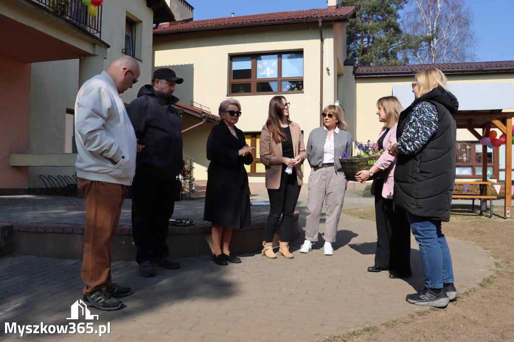 Fotorelacja: Nowe place zabaw przy Żłobkach Gminnych w Poraju i Żarkach-Letnisku
