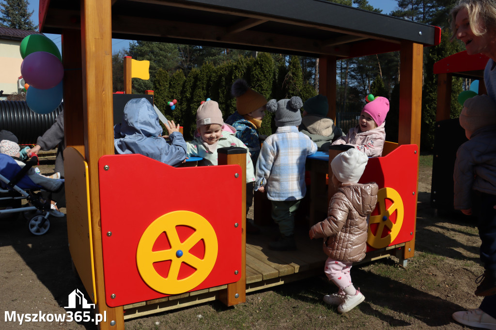 Fotorelacja: Nowe place zabaw przy Żłobkach Gminnych w Poraju i Żarkach-Letnisku