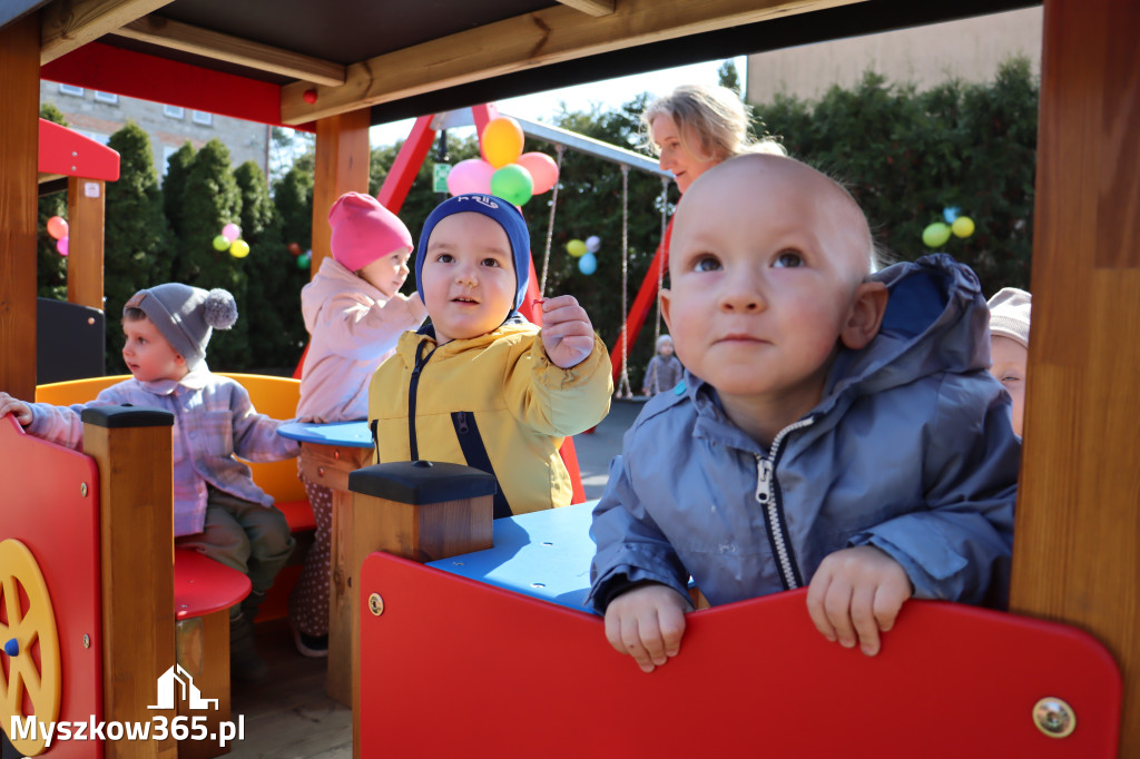 Fotorelacja: Nowe place zabaw przy Żłobkach Gminnych w Poraju i Żarkach-Letnisku