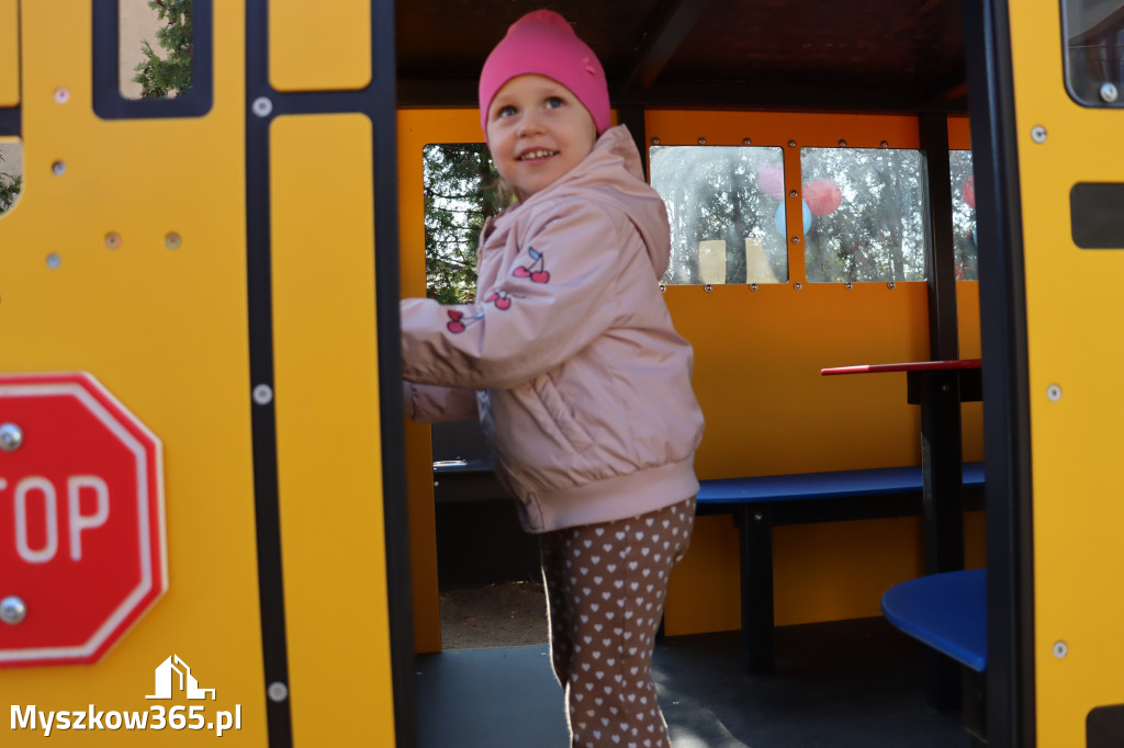 Fotorelacja: Nowe place zabaw przy Żłobkach Gminnych w Poraju i Żarkach-Letnisku