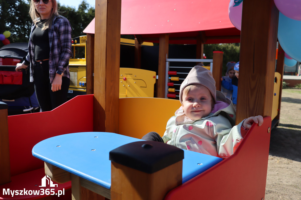 Fotorelacja: Nowe place zabaw przy Żłobkach Gminnych w Poraju i Żarkach-Letnisku