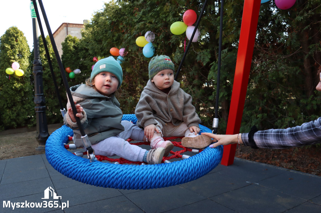 Fotorelacja: Nowe place zabaw przy Żłobkach Gminnych w Poraju i Żarkach-Letnisku