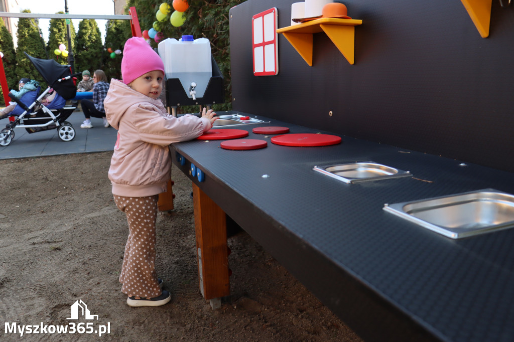 Fotorelacja: Nowe place zabaw przy Żłobkach Gminnych w Poraju i Żarkach-Letnisku