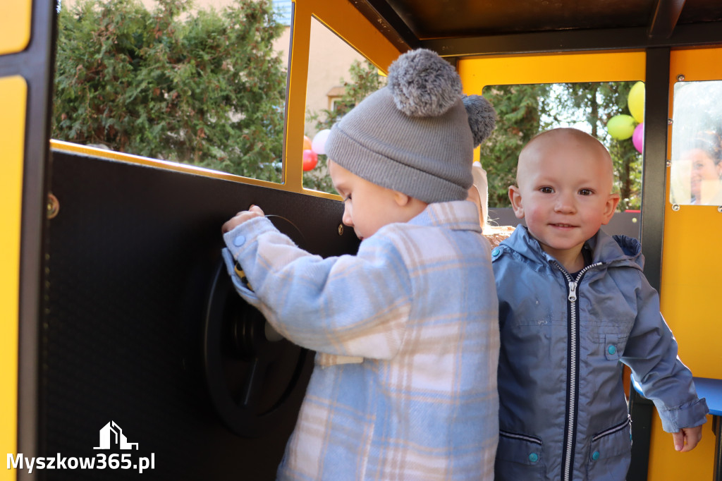 Fotorelacja: Nowe place zabaw przy Żłobkach Gminnych w Poraju i Żarkach-Letnisku