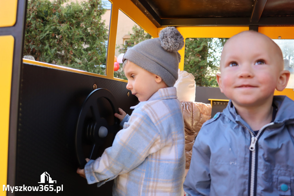 Fotorelacja: Nowe place zabaw przy Żłobkach Gminnych w Poraju i Żarkach-Letnisku