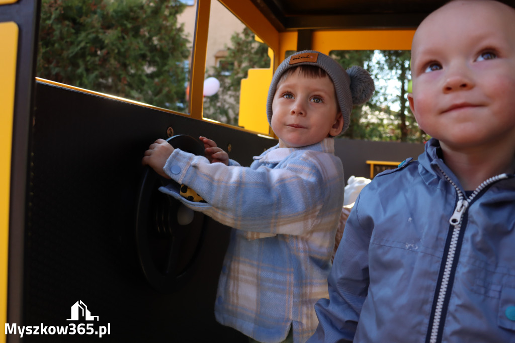 Fotorelacja: Nowe place zabaw przy Żłobkach Gminnych w Poraju i Żarkach-Letnisku