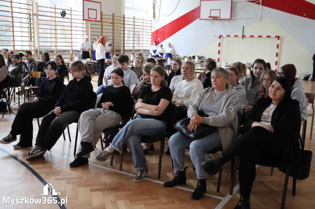 Fotorelacja: JAJECZNA REWOLUCJA TADKA w ZS im. Tadeusza Kościuszki w Żarkach