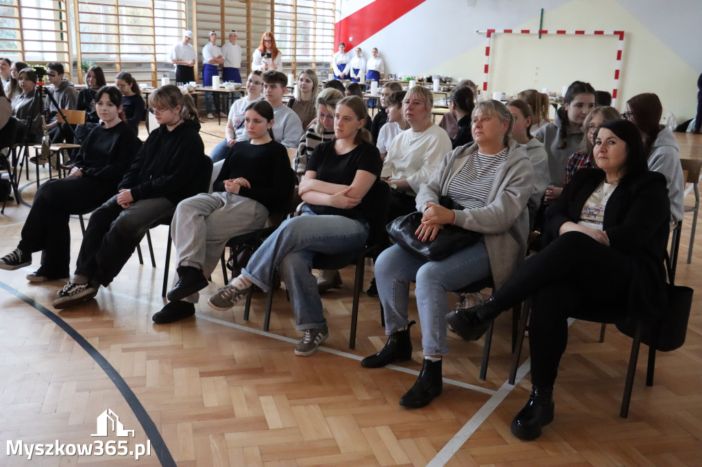 Fotorelacja: JAJECZNA REWOLUCJA TADKA w ZS im. Tadeusza Kościuszki w Żarkach