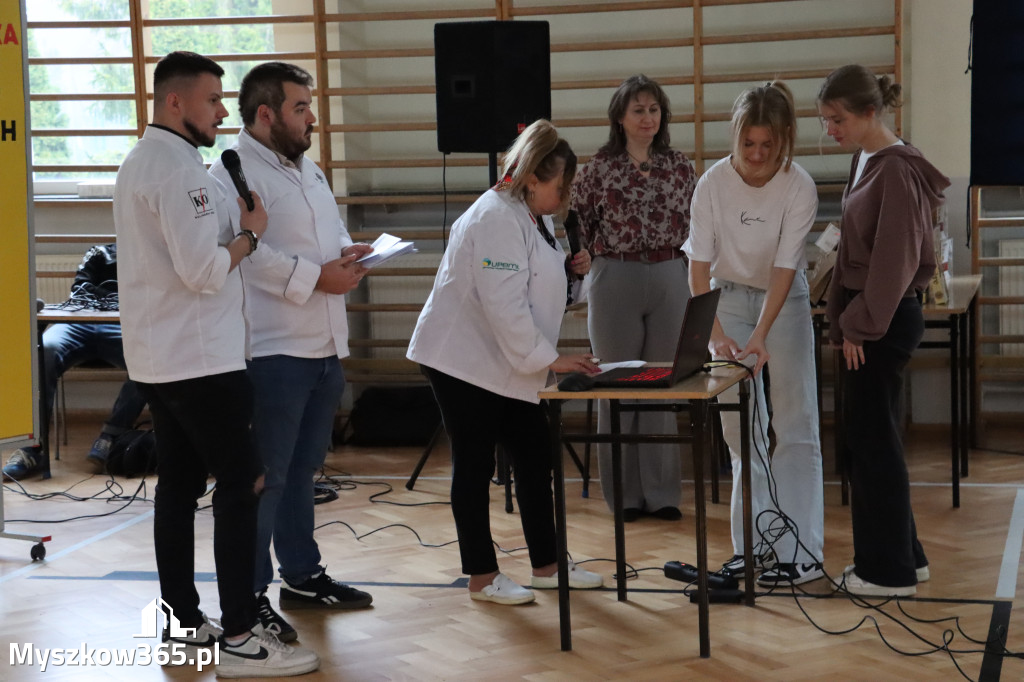 Fotorelacja: JAJECZNA REWOLUCJA TADKA w ZS im. Tadeusza Kościuszki w Żarkach