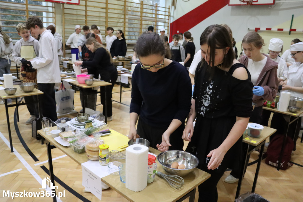Fotorelacja: JAJECZNA REWOLUCJA TADKA w ZS im. Tadeusza Kościuszki w Żarkach