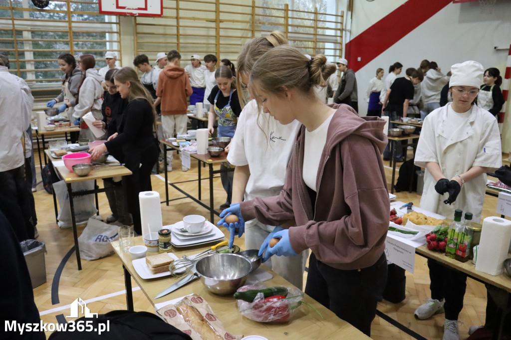 Fotorelacja: JAJECZNA REWOLUCJA TADKA w ZS im. Tadeusza Kościuszki w Żarkach