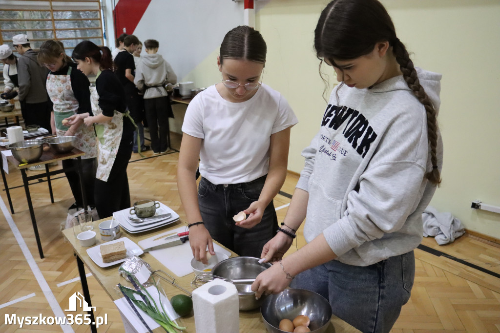 Fotorelacja: JAJECZNA REWOLUCJA TADKA w ZS im. Tadeusza Kościuszki w Żarkach