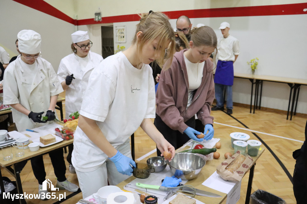 Fotorelacja: JAJECZNA REWOLUCJA TADKA w ZS im. Tadeusza Kościuszki w Żarkach