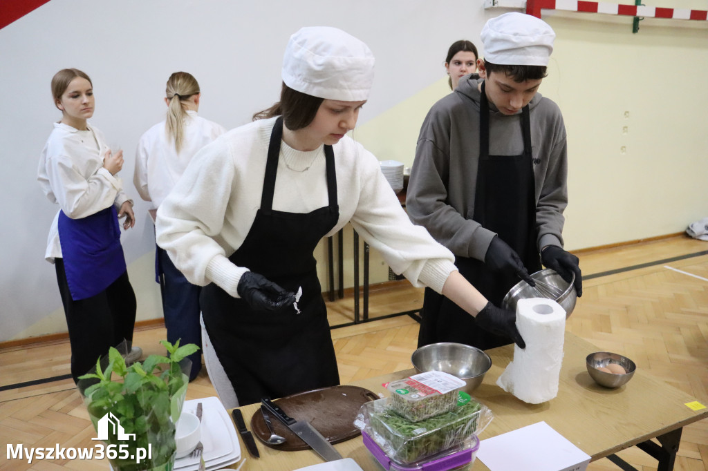 Fotorelacja: JAJECZNA REWOLUCJA TADKA w ZS im. Tadeusza Kościuszki w Żarkach