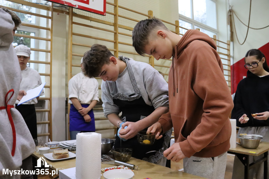 Fotorelacja: JAJECZNA REWOLUCJA TADKA w ZS im. Tadeusza Kościuszki w Żarkach