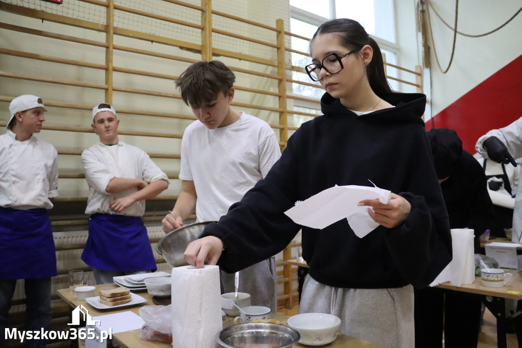 Fotorelacja: JAJECZNA REWOLUCJA TADKA w ZS im. Tadeusza Kościuszki w Żarkach