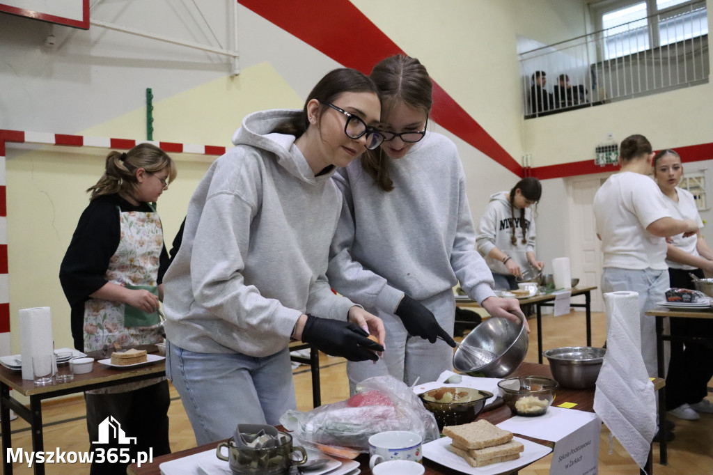 Fotorelacja: JAJECZNA REWOLUCJA TADKA w ZS im. Tadeusza Kościuszki w Żarkach
