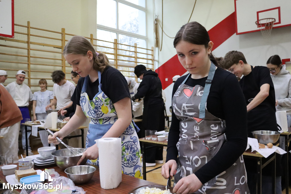 Fotorelacja: JAJECZNA REWOLUCJA TADKA w ZS im. Tadeusza Kościuszki w Żarkach