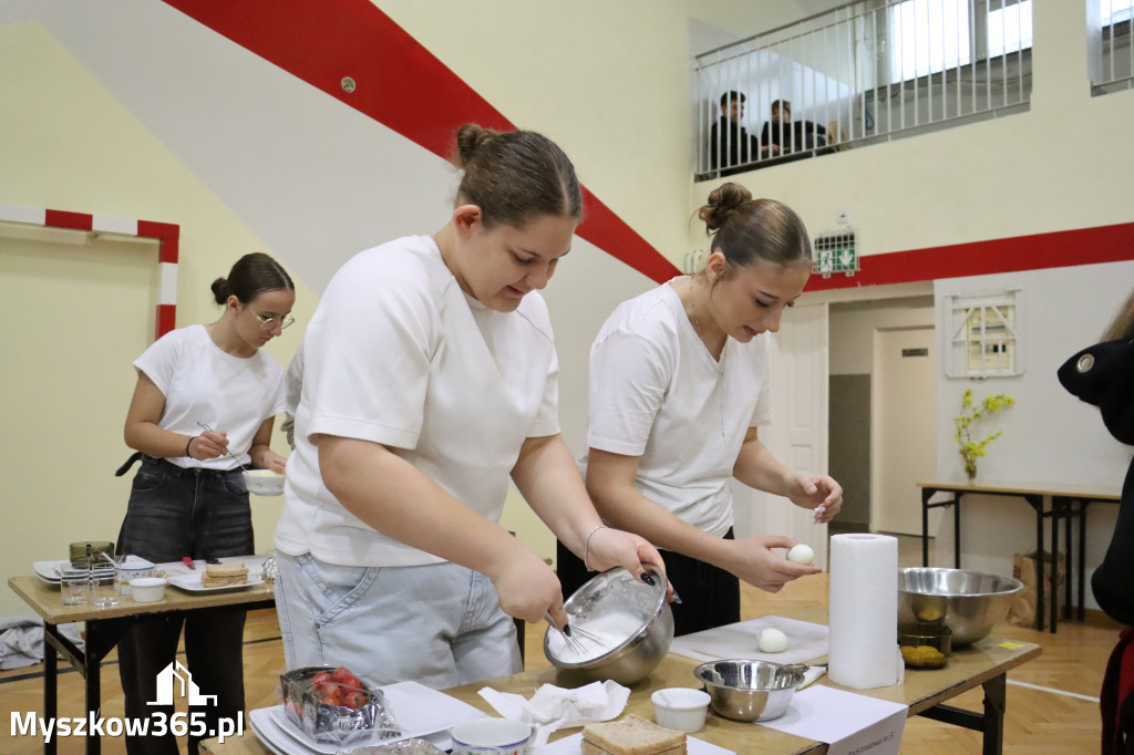 Fotorelacja: JAJECZNA REWOLUCJA TADKA w ZS im. Tadeusza Kościuszki w Żarkach