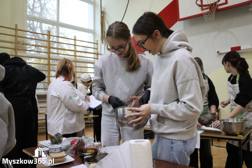 Fotorelacja: JAJECZNA REWOLUCJA TADKA w ZS im. Tadeusza Kościuszki w Żarkach