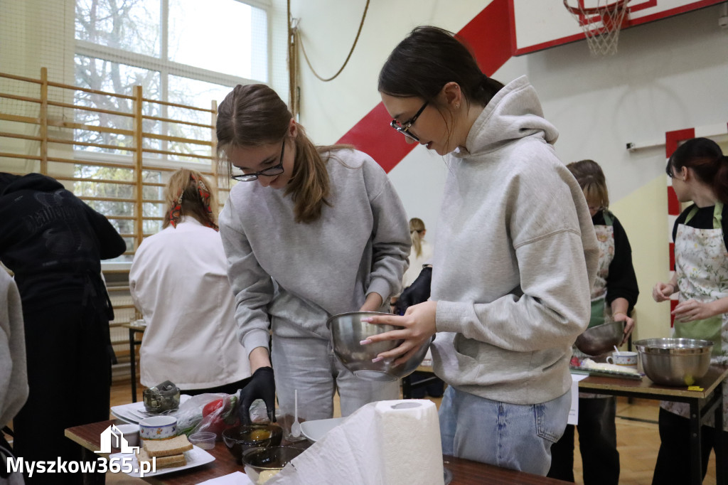 Fotorelacja: JAJECZNA REWOLUCJA TADKA w ZS im. Tadeusza Kościuszki w Żarkach