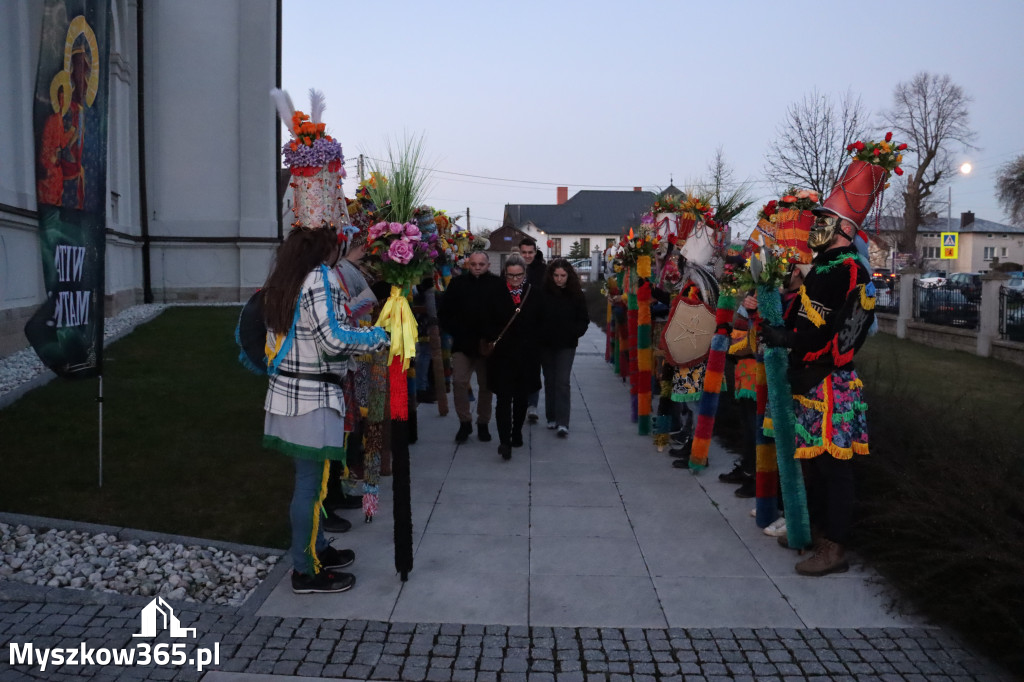Fotorelacja I: Msza Rezurekcyjna w Koziegłówkach - Wielkanoc 2026!