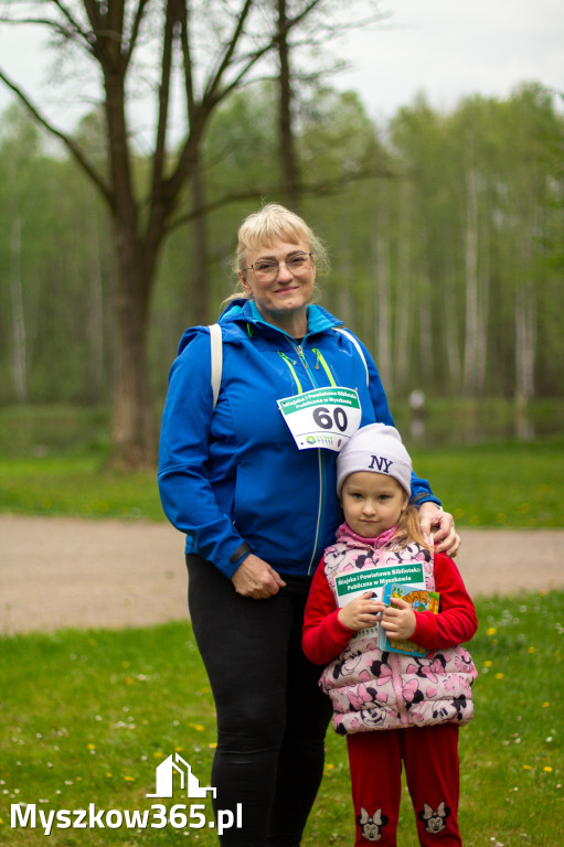Fotorelacja: VIII Familijny Biegu z Książką w Myszkowie OCZYTANI BIEGACZE