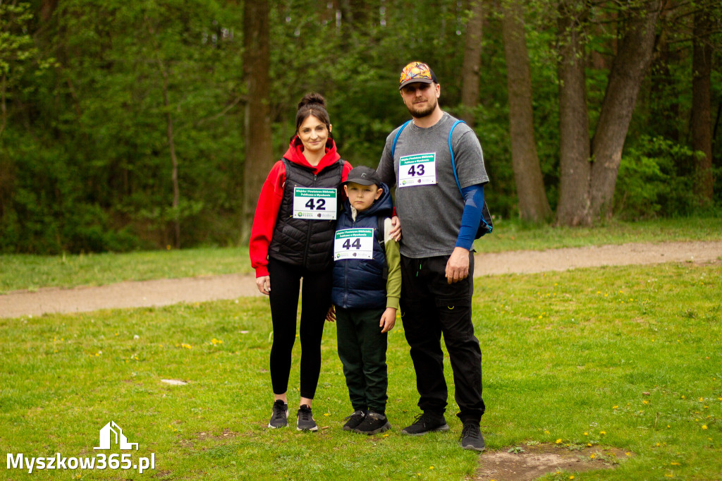 Fotorelacja: VIII Familijny Biegu z Książką w Myszkowie OCZYTANI BIEGACZE