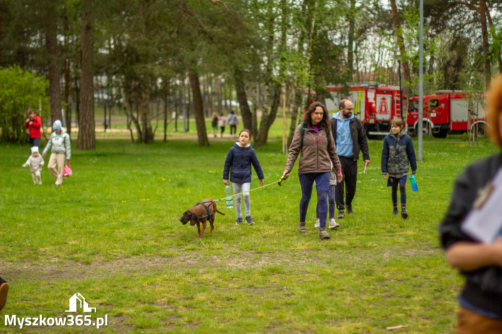 Fotorelacja: VIII Familijny Biegu z Książką w Myszkowie OCZYTANI BIEGACZE