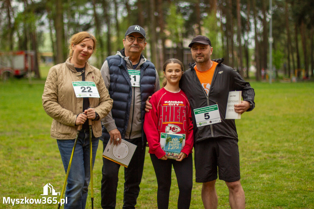 Fotorelacja: VIII Familijny Biegu z Książką w Myszkowie OCZYTANI BIEGACZE