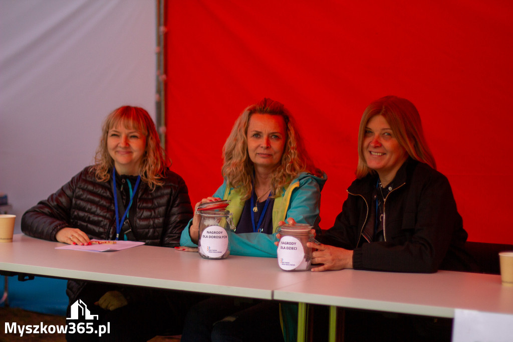 Fotorelacja: VIII Familijny Biegu z Książką w Myszkowie OCZYTANI BIEGACZE
