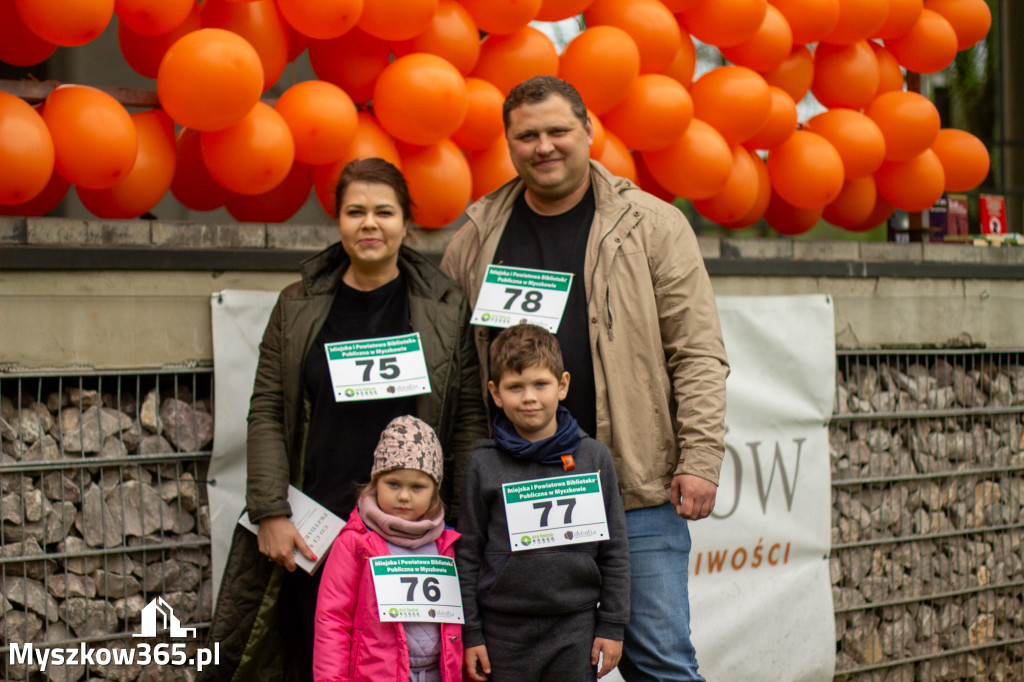 Fotorelacja: VIII Familijny Biegu z Książką w Myszkowie OCZYTANI BIEGACZE