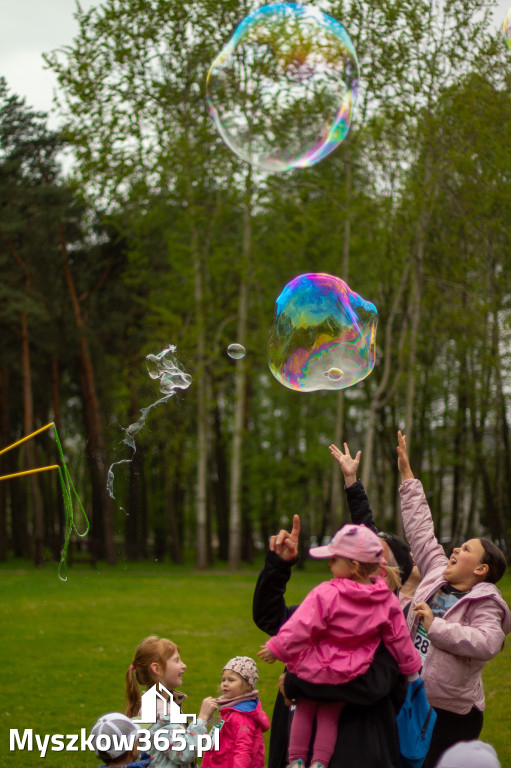 Fotorelacja: VIII Familijny Biegu z Książką w Myszkowie OCZYTANI BIEGACZE