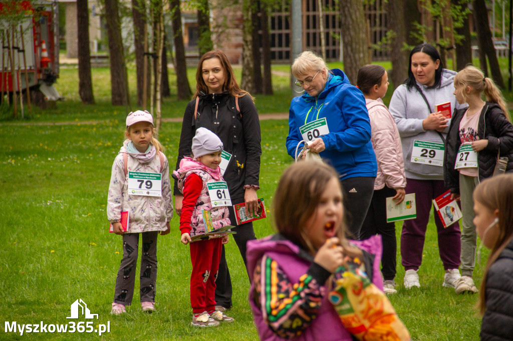 Fotorelacja: VIII Familijny Biegu z Książką w Myszkowie OCZYTANI BIEGACZE