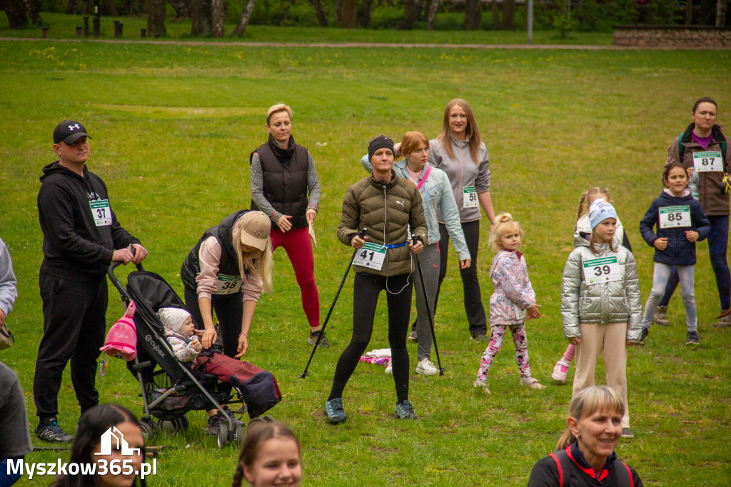 Fotorelacja: VIII Familijny Biegu z Książką w Myszkowie OCZYTANI BIEGACZE