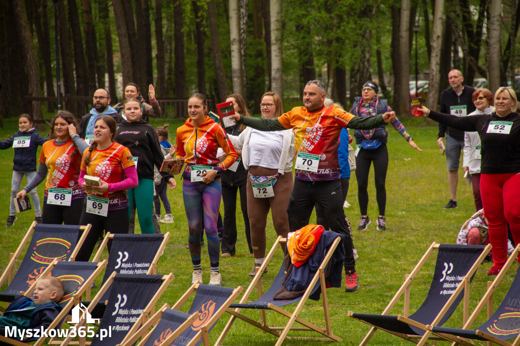 Fotorelacja: VIII Familijny Biegu z Książką w Myszkowie OCZYTANI BIEGACZE