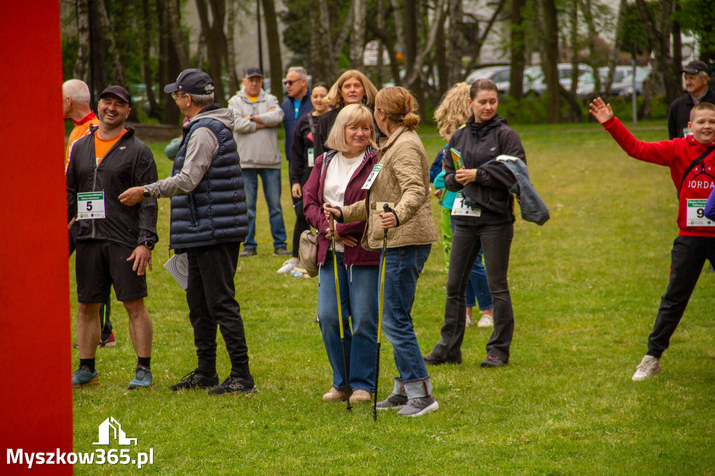 Fotorelacja: VIII Familijny Biegu z Książką w Myszkowie OCZYTANI BIEGACZE