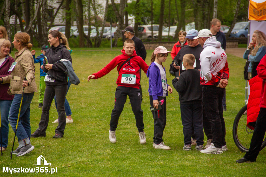 Fotorelacja: VIII Familijny Biegu z Książką w Myszkowie OCZYTANI BIEGACZE