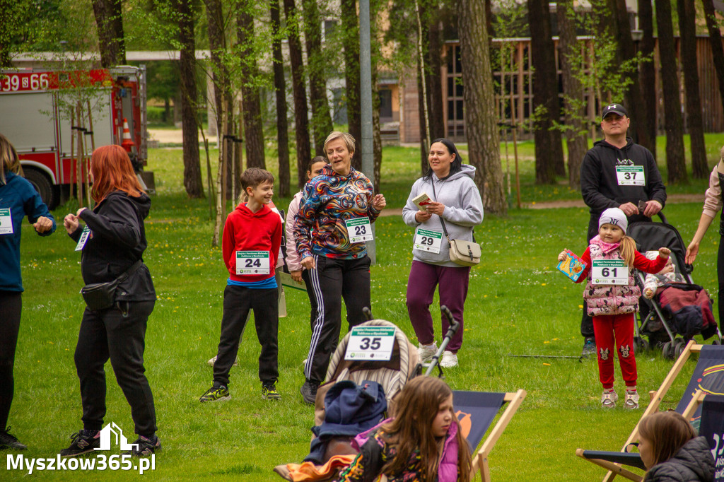Fotorelacja: VIII Familijny Biegu z Książką w Myszkowie OCZYTANI BIEGACZE