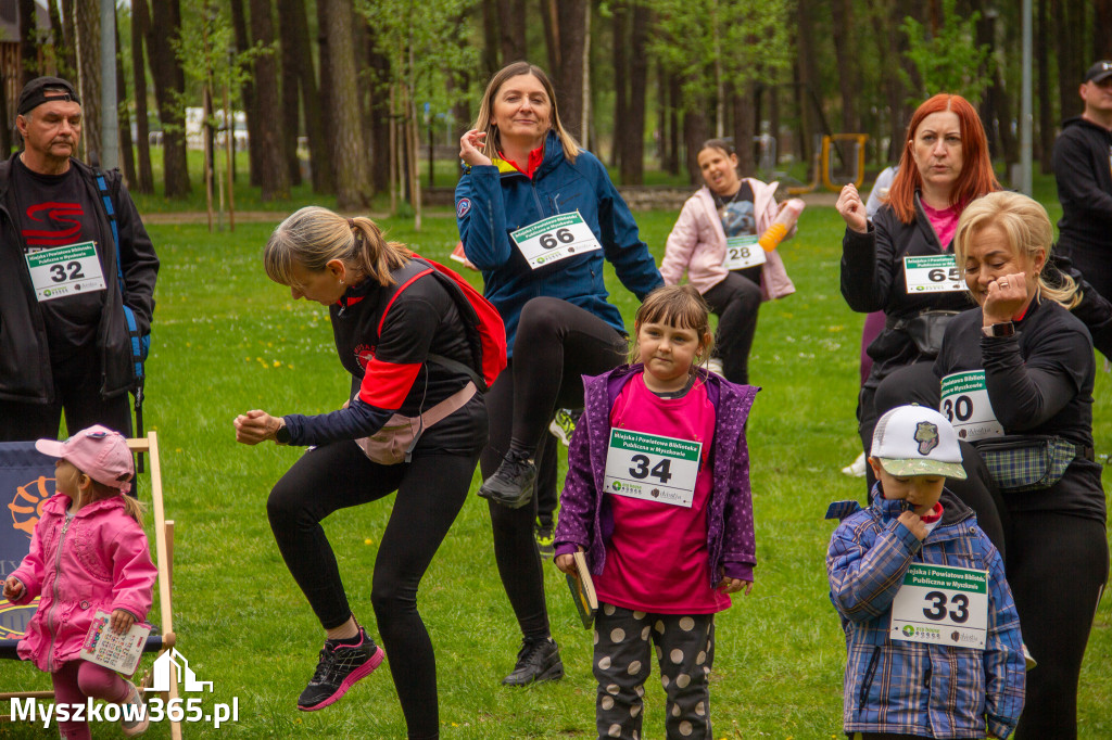 Fotorelacja: VIII Familijny Biegu z Książką w Myszkowie OCZYTANI BIEGACZE