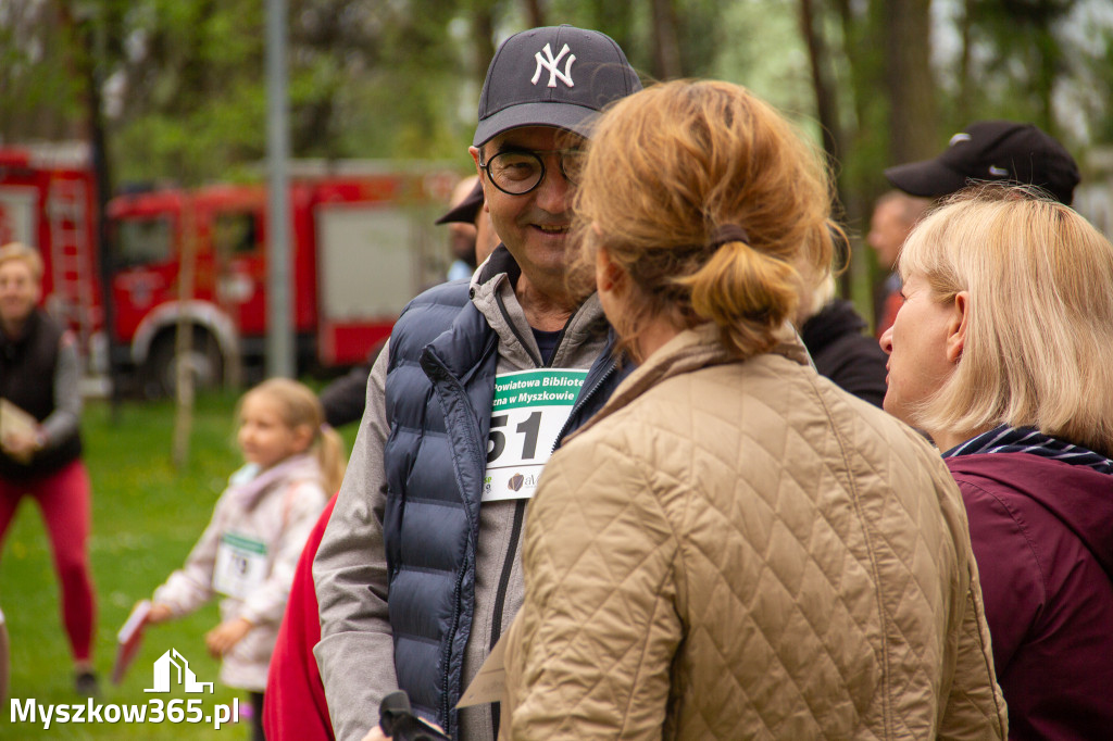 Fotorelacja: VIII Familijny Biegu z Książką w Myszkowie OCZYTANI BIEGACZE