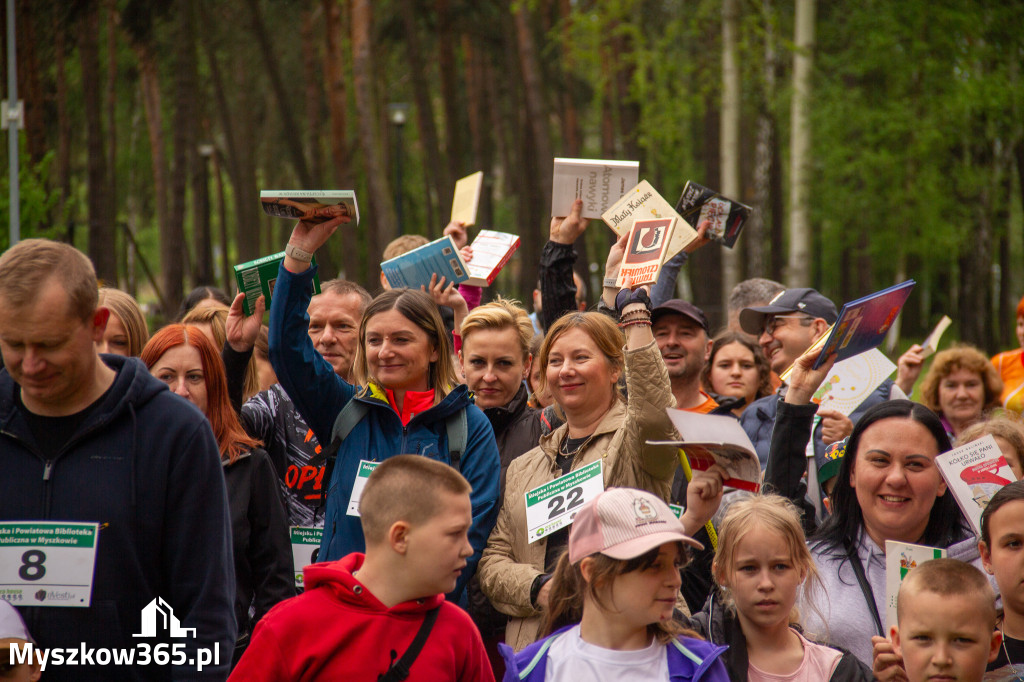 Fotorelacja: VIII Familijny Biegu z Książką w Myszkowie OCZYTANI BIEGACZE